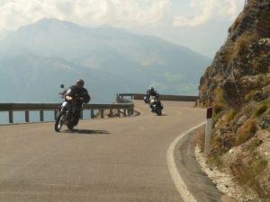 Faktoren Motorradversicherung Bild_Motorradversicherung Motorrad Straße